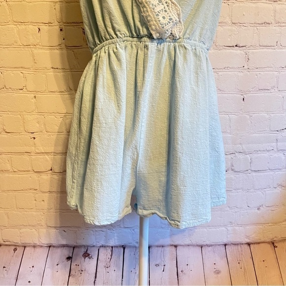 Zaful Contrast embroidery Cami Romper - Picture 3 of 9